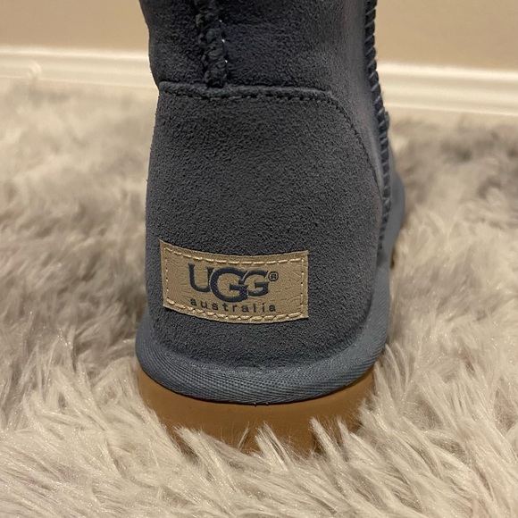 NIB UGG AUSTRALIA: CLASSIC SHORT DOLPHIN BLUE BOOTS, LIMITED EDITION - Picture 7 of 13